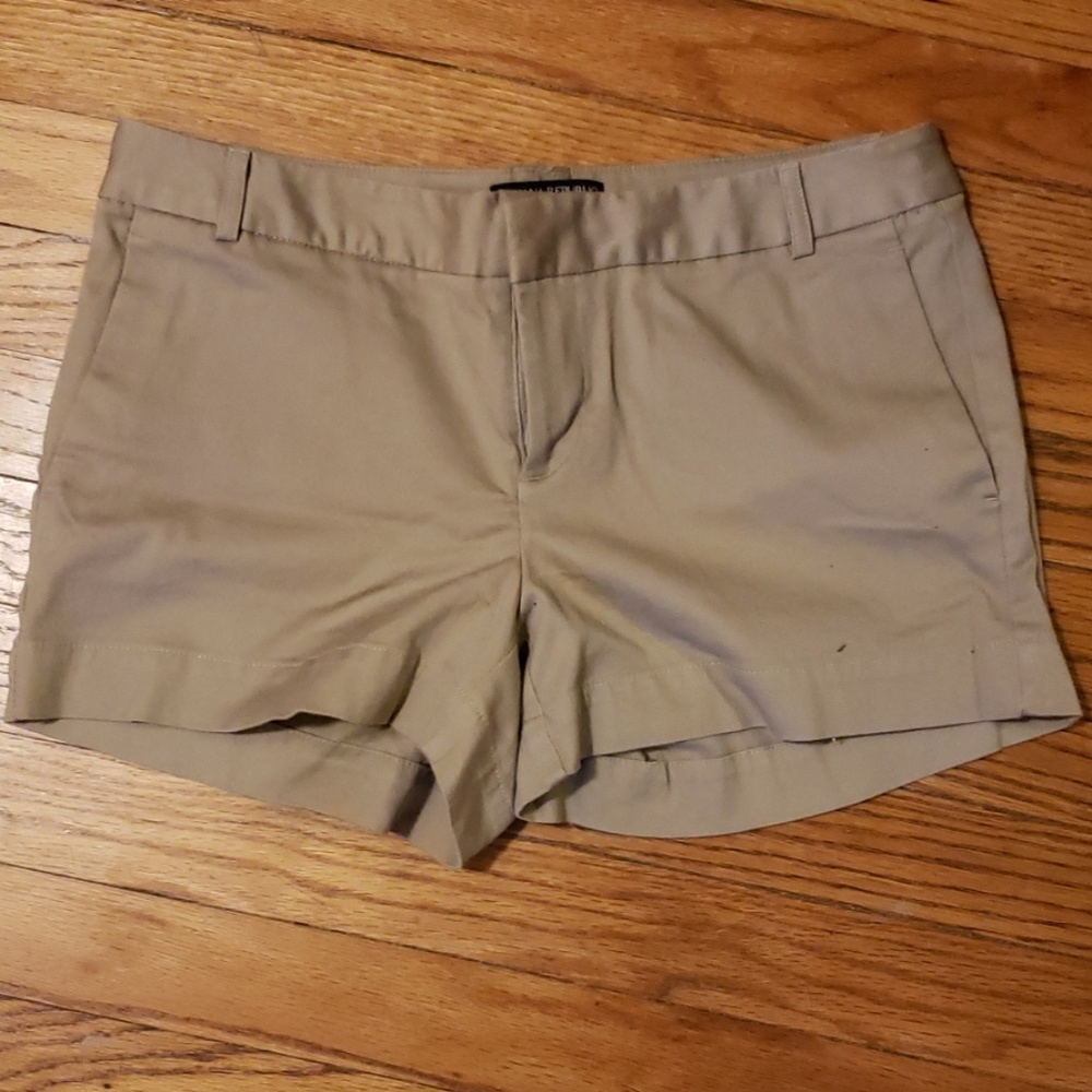 Banana Republic Factory Tan / Khaki Shorts